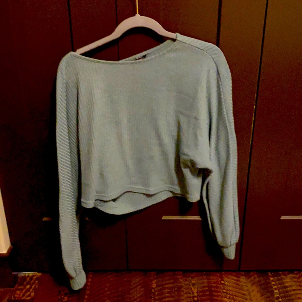 teal crop top with puffed sleeves